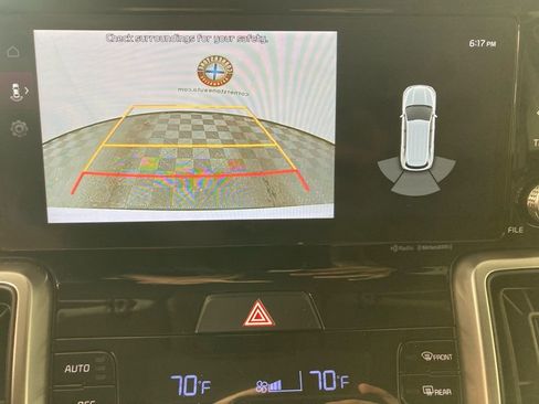 Used 2023 Kia Sorento S image 4