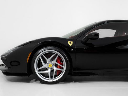 Used 2022 Ferrari F8 Tributo RWD image 15