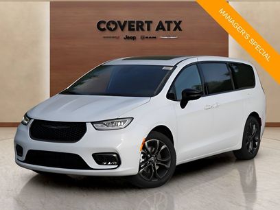 New 2026 Chrysler Pacifica Select