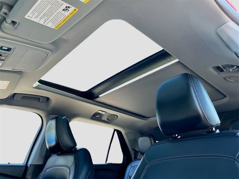 Used 2021 Ford Explorer XLT w/ Equipment Group 202A image 22