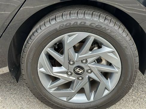 Used 2024 Hyundai Elantra SEL FWD image 29