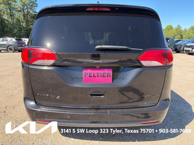 Used 2020 Chrysler Pacifica Limited w/ S Appearance Package FWD image 6