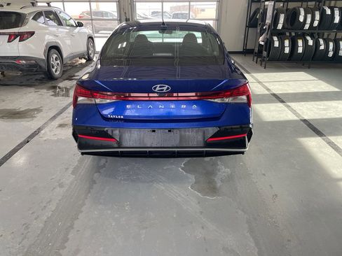 Certified 2025 Hyundai Elantra SEL image 4