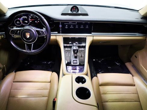 Used 2019 Porsche Panamera w/ Premium Package image 23