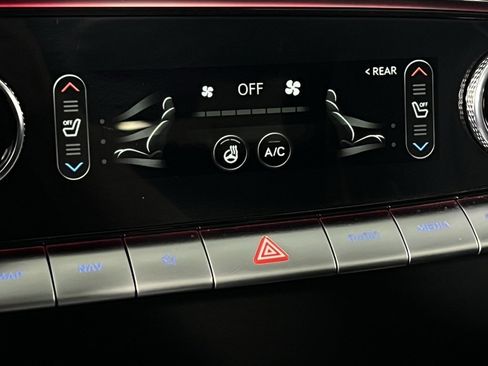 Used 2022 Genesis GV70 2.5T w/ Advanced Package image 23