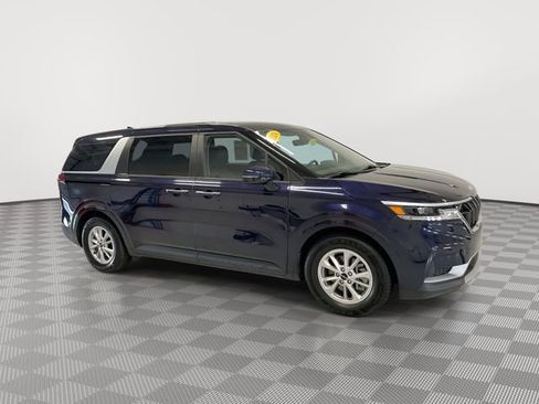 Used 2024 Kia Carnival LX image 12