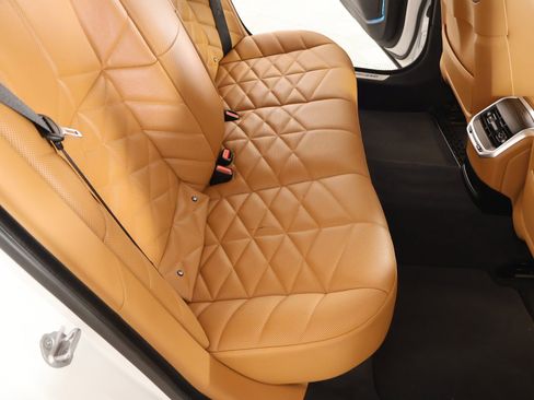 Used 2023 BMW 740i w/ Parking Assistance Package image 15