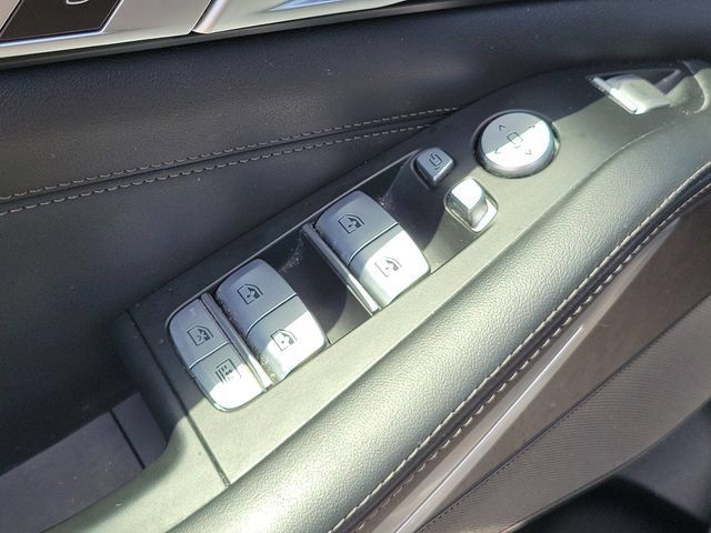 Used 2025 BMW X7 M60i AWD/4WD image 27