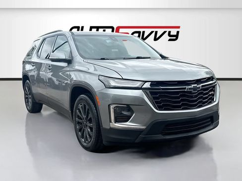 Used 2023 Chevrolet Traverse RS FWD image 1