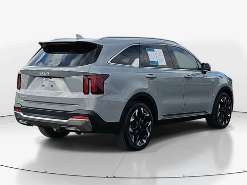 Used 2024 Kia Sorento EX w/ Panoramic Sunroof Package image 5