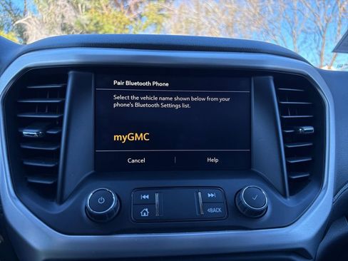 Used 2023 GMC Acadia SLT image 18