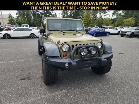 Used 2013 Jeep Wrangler Unlimited Rubicon AWD/4WD image 3
