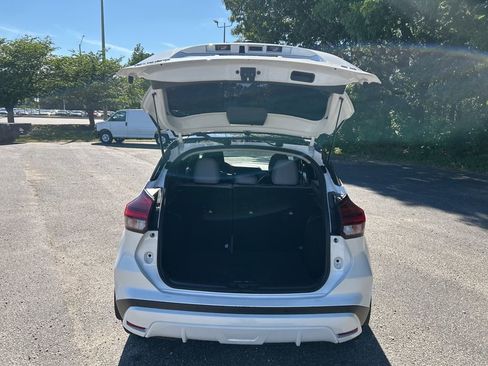 Used 2023 Nissan Kicks SR w/ SR Premium Package FWD image 24