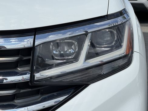 Used 2021 Volkswagen Atlas Cross Sport SE w/ Panoramic Sunroof Package FWD image 5