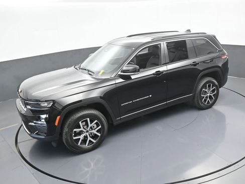 Used 2025 Jeep Grand Cherokee Limited image 36