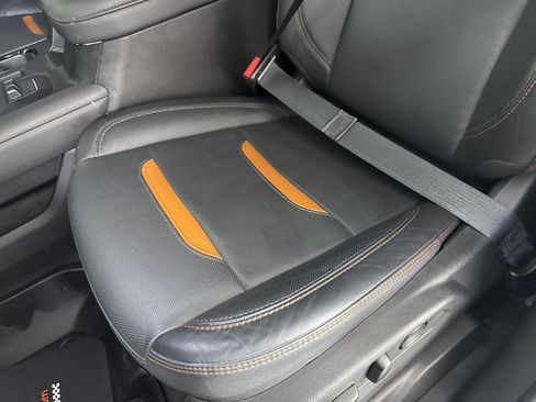 Used 2025 GMC Sierra 2500 AT4 image 9