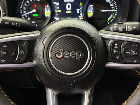 Used 2024 Jeep Wrangler Unlimited Sahara w/ Technology Group AWD/4WD image 24