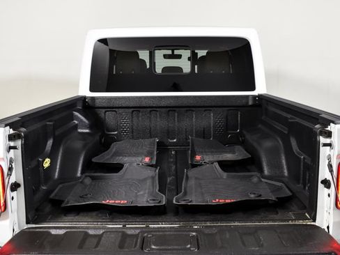 Used 2023 Jeep Gladiator Rubicon w/ LED Lighting Group AWD/4WD image 39