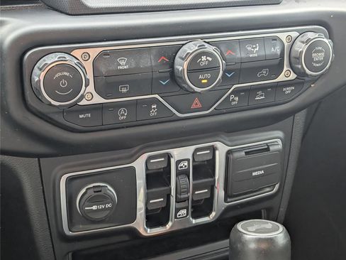 Used 2021 Jeep Wrangler Unlimited Sahara image 20