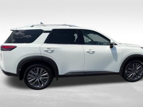 Used 2023 Nissan Pathfinder SL w/ SL Premium Package AWD/4WD image 8