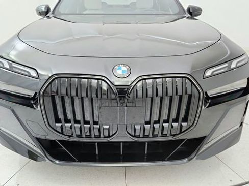 Used 2026 BMW 740i w/ Premium Package RWD image 6