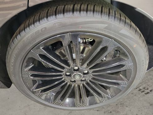 New 2026 Land Rover Range Rover Velar Dynamic SE image 10