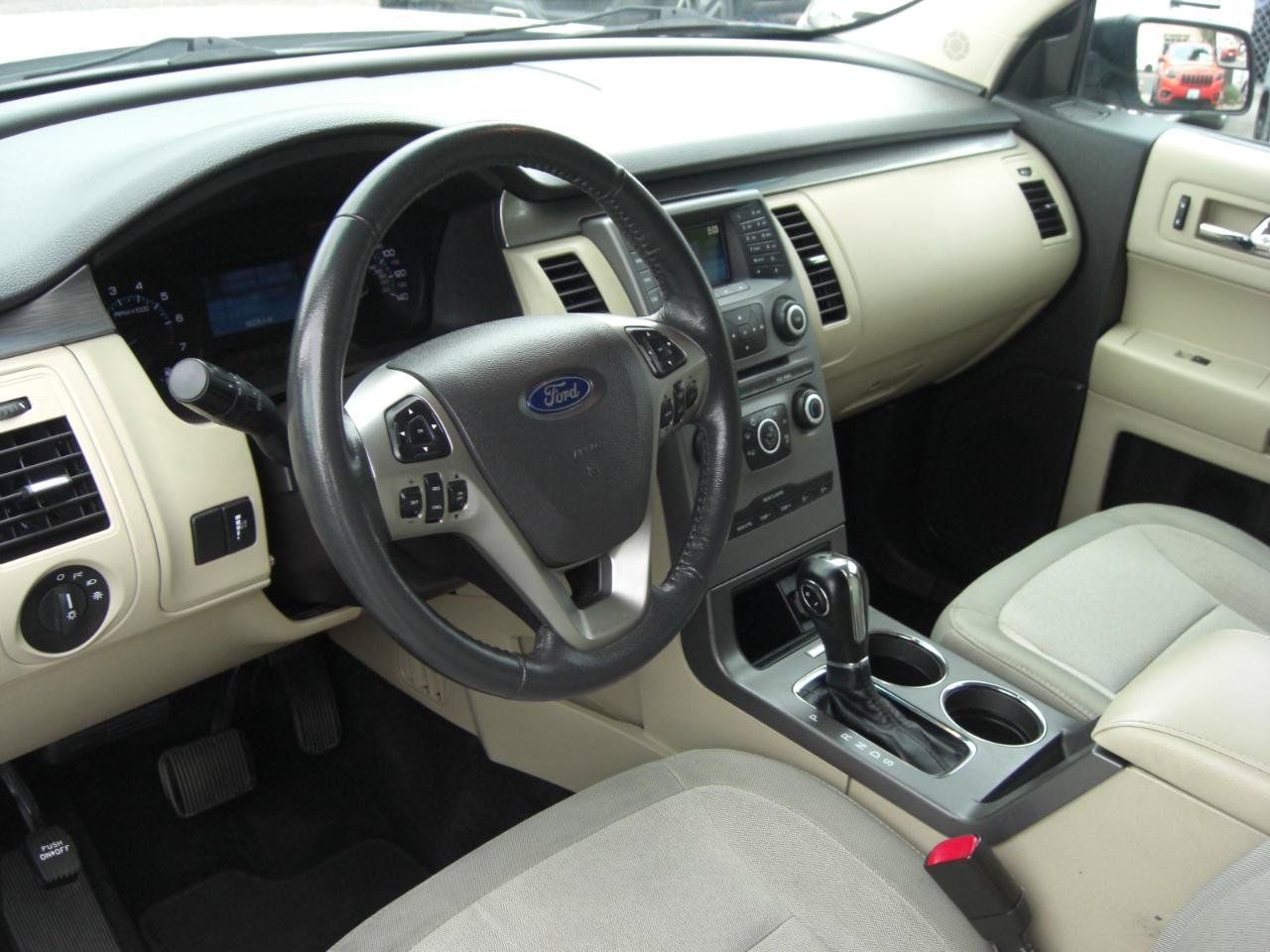 Used 2019 Ford Flex SE FWD image 3