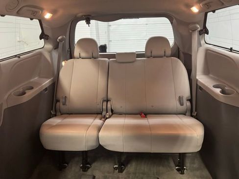 Used 2018 Toyota Sienna XLE AWD/4WD image 34