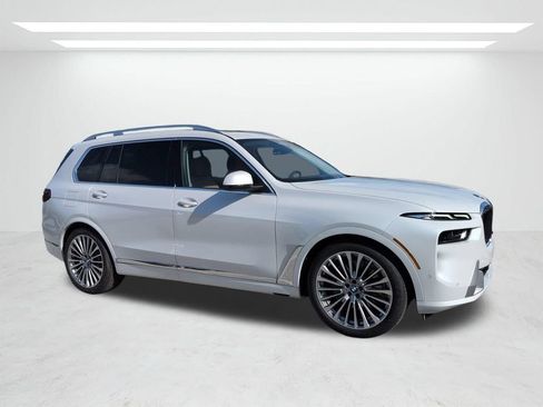 New 2027 BMW X7 xDrive40i w/ Premium Package AWD/4WD image 2