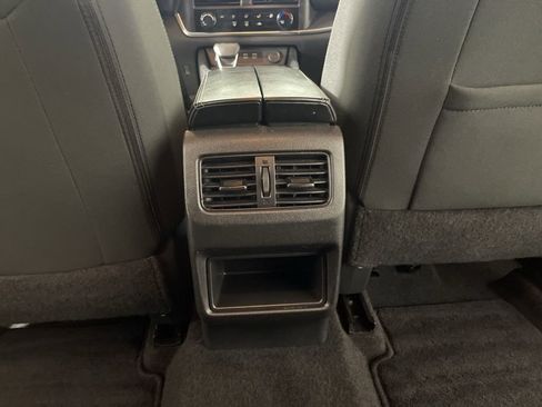 Used 2024 Nissan Rogue S FWD image 19