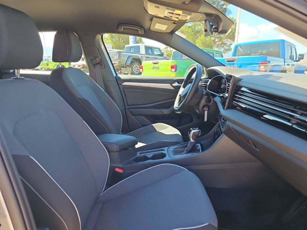 Used 2025 Volkswagen Jetta Sport FWD image 23