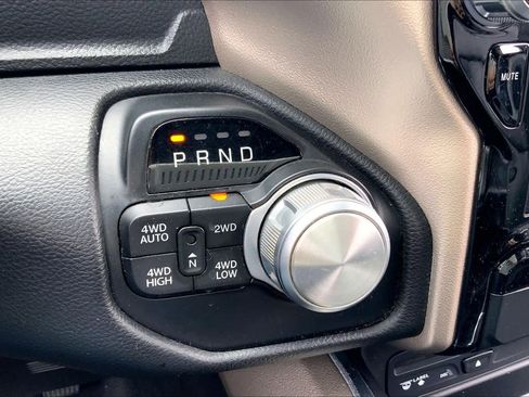 Used 2019 RAM 1500 Laramie AWD/4WD image 32