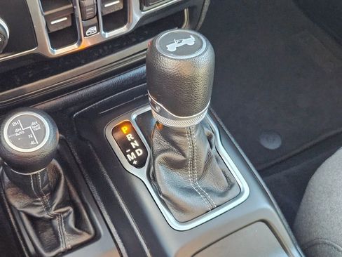 Used 2024 Jeep Wrangler Unlimited Sahara image 18