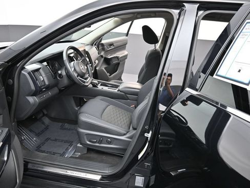 Used 2024 Nissan Pathfinder SV w/ Lighting Package (N92) FWD image 11