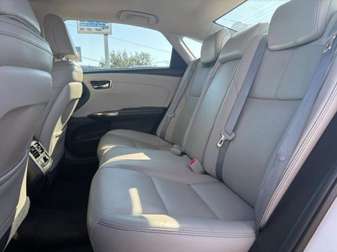 Used 2017 Toyota Avalon Limited image 19