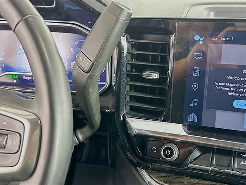 Used 2024 Chevrolet Silverado 1500 LT image 24