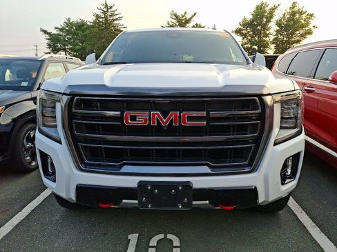 Used 2024 GMC Yukon AT4 w/ Technology Package AWD/4WD image 3
