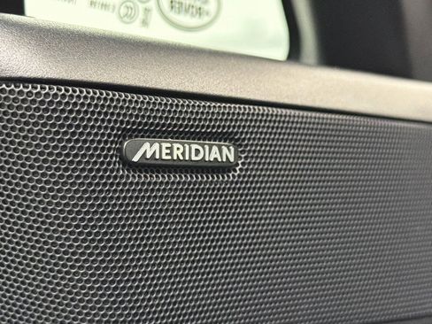 Used 2025 Land Rover Range Rover Sport SE image 36