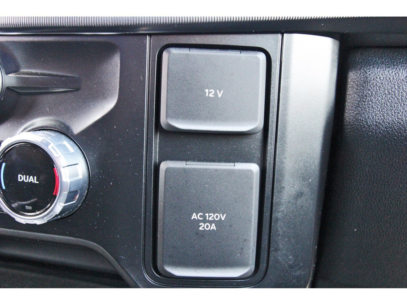 Used 2025 Ford F250 Platinum AWD/4WD image 31