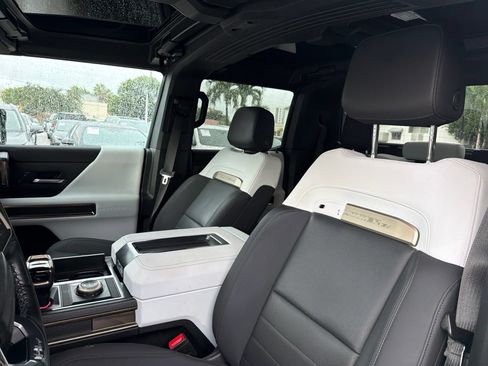 Used 2025 GMC Hummer EV 2X w/ LPO, Sport Package AWD/4WD image 18