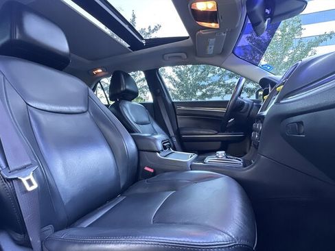 Used 2015 Chrysler 300 Limited RWD image 17