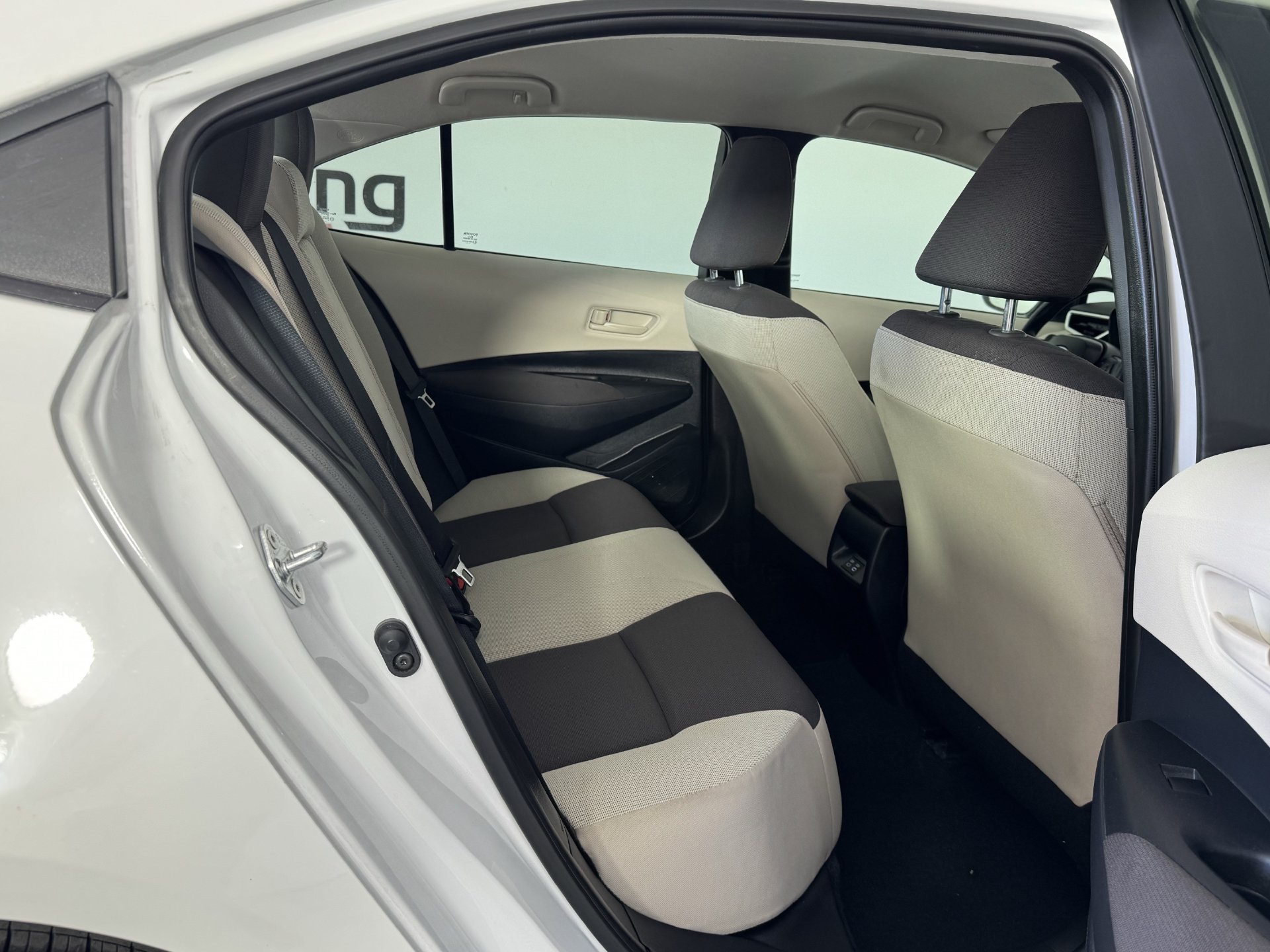 Used 2025 Toyota Corolla LE FWD image 18