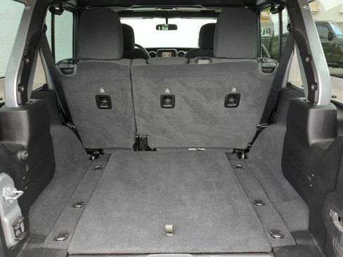 Used 2021 Jeep Wrangler Unlimited Sport image 32