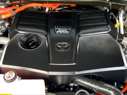 Certified 2025 Toyota Sequoia SR5 image 31