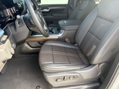 Used 2026 Chevrolet Silverado 2500 High Country w/ High Country Premium Package AWD/4WD image 11