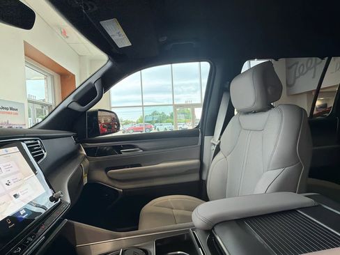 New 2026 Jeep Grand Wagoneer Limited AWD/4WD image 34