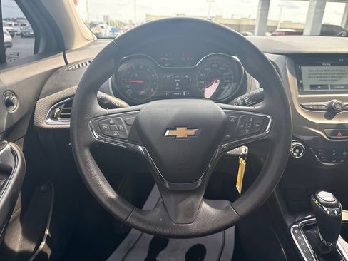 Used 2018 Chevrolet Cruze LT FWD image 24