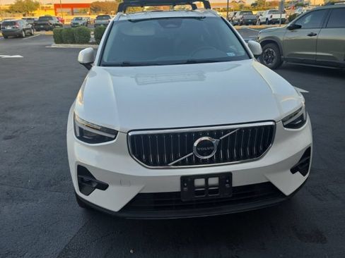 Used 2023 Volvo XC40 B5 Ultimate w/ Protection Package Premier AWD/4WD image 3