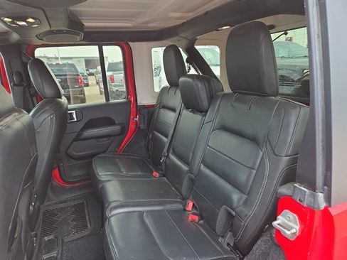 Used 2019 Jeep Wrangler Unlimited Sahara w/ Cold Weather Group AWD/4WD image 11