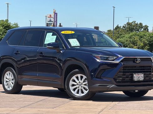 Certified 2024 Toyota Grand Highlander AWD image 2